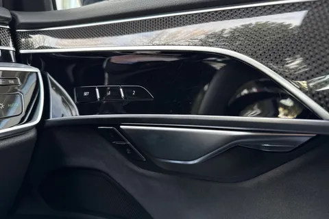 RK73LDD Audi S8 Black Edition TFSI 571 PS tiptronic Thumbnail #43