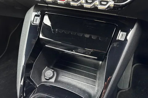 DC73LWV PEUGEOT 2008 1.2 PureTech GT EAT Euro 6 (s/s) 5dr Thumbnail #54