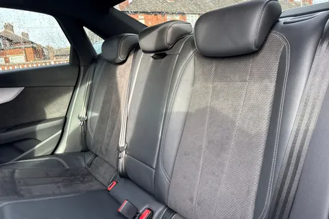 DA20EMF Audi A4 2.0 TFSI 35 S line S Tronic Euro 6 (s/s) 4dr Thumbnail #13