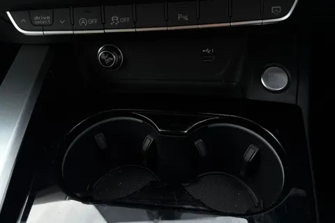 DA20EMF Audi A4 2.0 TFSI 35 S line S Tronic Euro 6 (s/s) 4dr Thumbnail #37