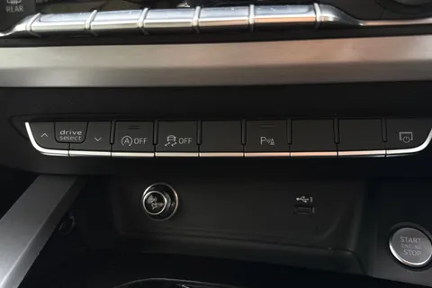 DA20EMF Audi A4 2.0 TFSI 35 S line S Tronic Euro 6 (s/s) 4dr Thumbnail #38