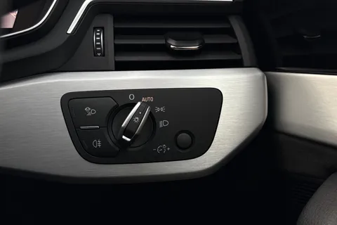 DA20EMF Audi A4 2.0 TFSI 35 S line S Tronic Euro 6 (s/s) 4dr Thumbnail #48