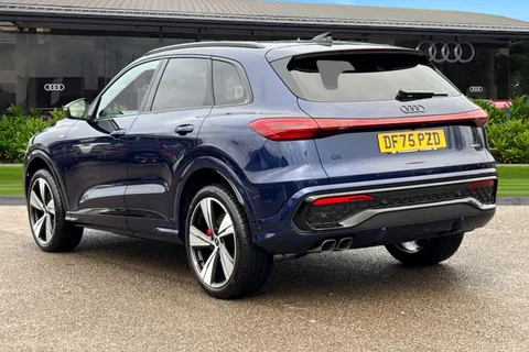 DF75PZD Audi Q5 2.0 TDI Edition 1 S Tronic quattro Euro 6 (s/s) 5dr Thumbnail #2
