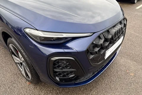 DF75PZD Audi Q5 2.0 TDI Edition 1 S Tronic quattro Euro 6 (s/s) 5dr Thumbnail #8