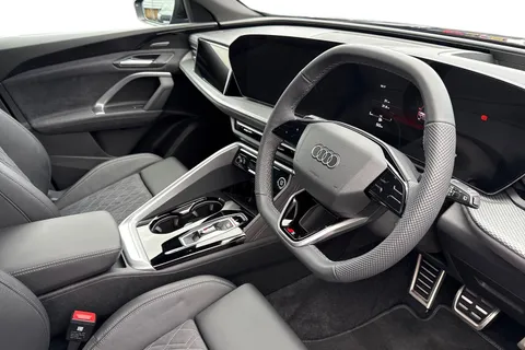 DF75PZD Audi Q5 2.0 TDI Edition 1 S Tronic quattro Euro 6 (s/s) 5dr Thumbnail #13