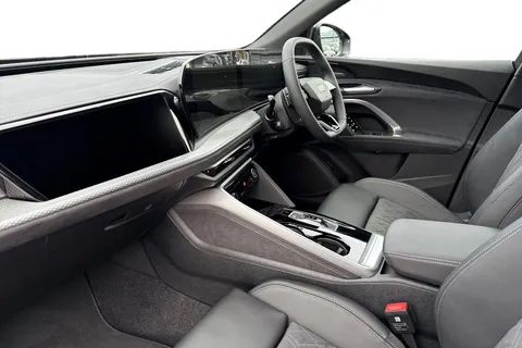 DF75PZD Audi Q5 2.0 TDI Edition 1 S Tronic quattro Euro 6 (s/s) 5dr Thumbnail #14