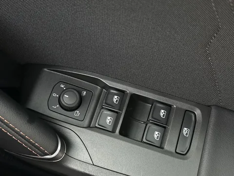 KP25JPU CUPRA Leon 1.5 eTSI 150 V1 5dr DSG Thumbnail #17