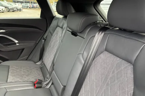 DF75PZD Audi Q5 2.0 TDI Edition 1 S Tronic quattro Euro 6 (s/s) 5dr Thumbnail #18