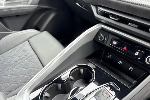 DF75PZD Audi Q5 2.0 TDI Edition 1 S Tronic quattro Euro 6 (s/s) 5dr Thumbnail #19