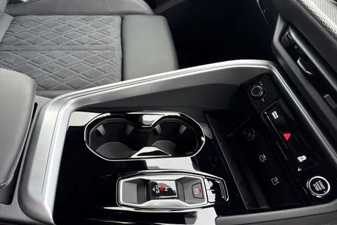 DF75PZD Audi Q5 2.0 TDI Edition 1 S Tronic quattro Euro 6 (s/s) 5dr Thumbnail #22