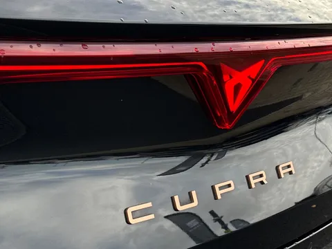 KP25JPU CUPRA Leon 1.5 eTSI 150 V1 5dr DSG Thumbnail #24