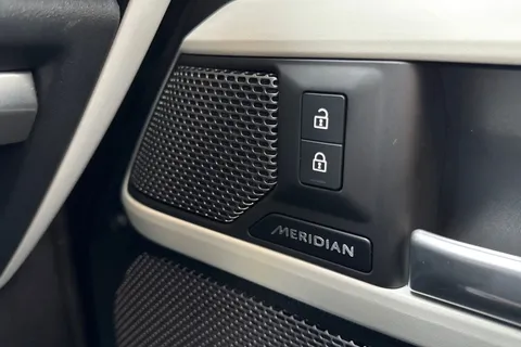 25 of 48 for Land Rover Defender 90 3.0 D300 X-Dynamic HSE 3dr