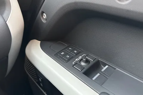 26 of 48 for Land Rover Defender 90 3.0 D300 X-Dynamic HSE 3dr