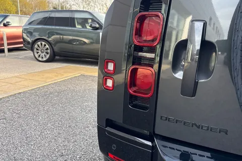 27 of 48 for Land Rover Defender 90 3.0 D300 X-Dynamic HSE 3dr