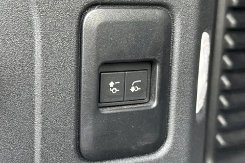 28 of 48 for Land Rover Defender 90 3.0 D300 X-Dynamic HSE 3dr