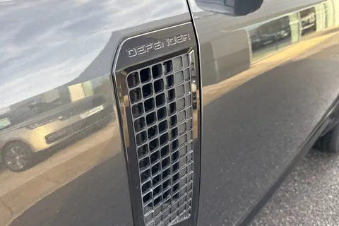 29 of 48 for Land Rover Defender 90 3.0 D300 X-Dynamic HSE 3dr