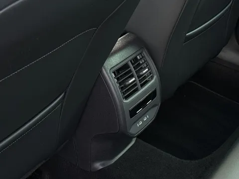 KP25JPU CUPRA Leon 1.5 eTSI 150 V1 5dr DSG Thumbnail #31