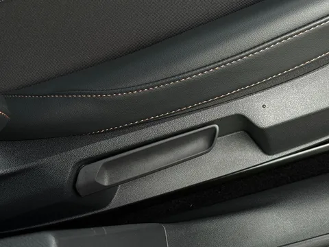 KP25JPU CUPRA Leon 1.5 eTSI 150 V1 5dr DSG Thumbnail #33