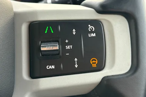 33 of 48 for Land Rover Defender 90 3.0 D300 X-Dynamic HSE 3dr