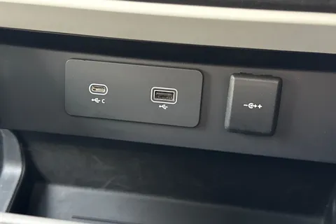 43 of 48 for Land Rover Defender 90 3.0 D300 X-Dynamic HSE 3dr