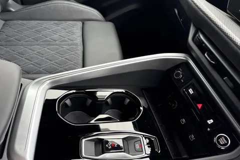 DF75PZD Audi Q5 2.0 TDI Edition 1 S Tronic quattro Euro 6 (s/s) 5dr Thumbnail #55