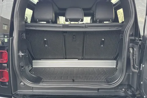 DL22GLK Land Rover Defender 90 3.0 D250 X-Dynamic HSE 3dr Thumbnail #10
