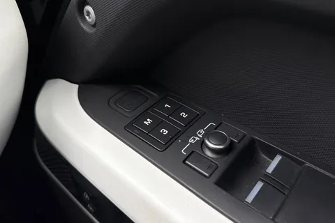 DL22GLK Land Rover Defender 90 3.0 D250 X-Dynamic HSE 3dr Thumbnail #25