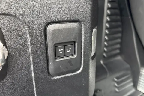 DL22GLK Land Rover Defender 90 3.0 D250 X-Dynamic HSE 3dr Thumbnail #27