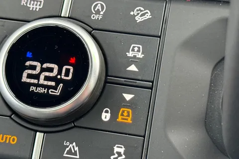 DL22GLK Land Rover Defender 90 3.0 D250 X-Dynamic HSE 3dr Thumbnail #40