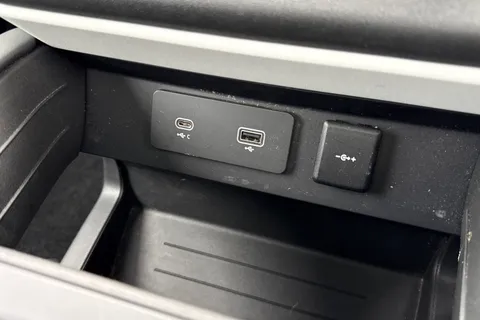 DL22GLK Land Rover Defender 90 3.0 D250 X-Dynamic HSE 3dr Thumbnail #41