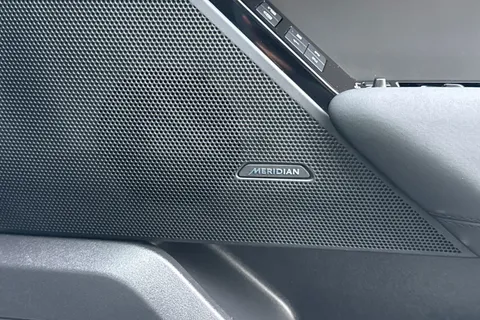 25 of 49 for Land Rover Range Rover Velar 2.0 D200 Dynamic SE 5dr