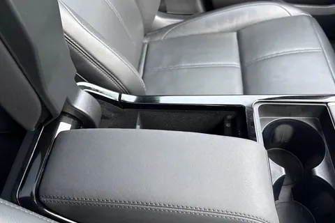 46 of 49 for Land Rover Range Rover Velar 2.0 D200 Dynamic SE 5dr