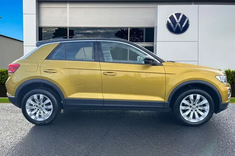 CP19CCU Volkswagen T-Roc 1.5 TSI EVO SE 5dr Thumbnail #3