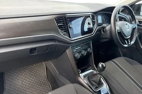 CP19CCU Volkswagen T-Roc 1.5 TSI EVO SE 5dr Thumbnail #14