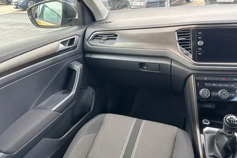 CP19CCU Volkswagen T-Roc 1.5 TSI EVO SE 5dr Thumbnail #19