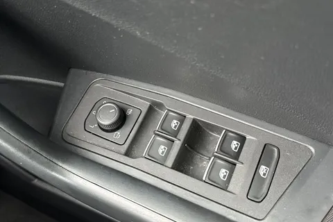 CP19CCU Volkswagen T-Roc 1.5 TSI EVO SE 5dr Thumbnail #20