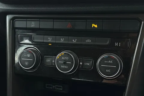 CP19CCU Volkswagen T-Roc 1.5 TSI EVO SE 5dr Thumbnail #21