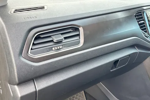 CP19CCU Volkswagen T-Roc 1.5 TSI EVO SE 5dr Thumbnail #29