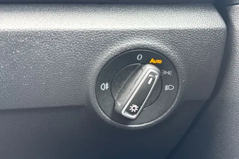 CP19CCU Volkswagen T-Roc 1.5 TSI EVO SE 5dr Thumbnail #32