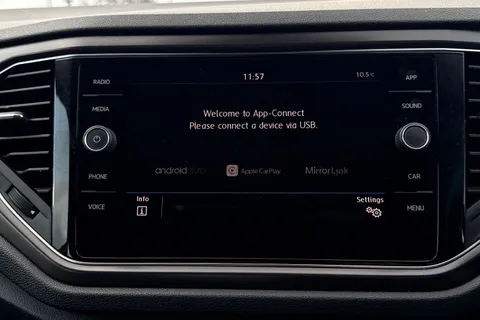 CP19CCU Volkswagen T-Roc 1.5 TSI EVO SE 5dr Thumbnail #33