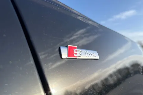 PK74VKX Audi A6 Avant Avant Black Edition 40 TDI quattro 204 PS S tronic Thumbnail #30