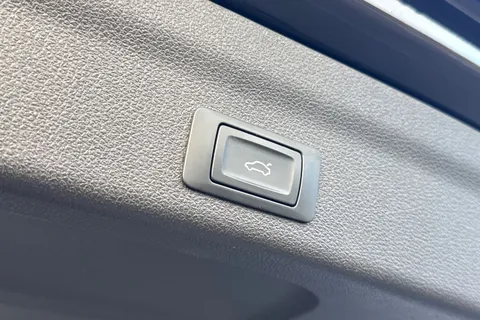 PK74VKX Audi A6 Avant Avant Black Edition 40 TDI quattro 204 PS S tronic Thumbnail #39