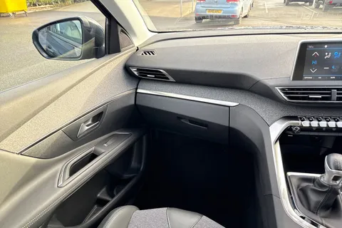 HY70OXT PEUGEOT 3008 1.2 PureTech Allure Euro 6 (s/s) 5dr Thumbnail #19