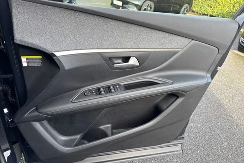 HY70OXT PEUGEOT 3008 1.2 PureTech Allure Euro 6 (s/s) 5dr Thumbnail #20