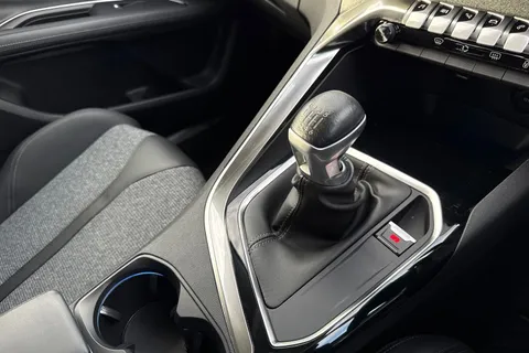 HY70OXT PEUGEOT 3008 1.2 PureTech Allure Euro 6 (s/s) 5dr Thumbnail #22