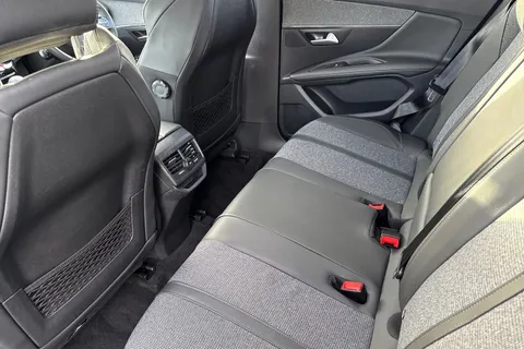 HY70OXT PEUGEOT 3008 1.2 PureTech Allure Euro 6 (s/s) 5dr Thumbnail #30