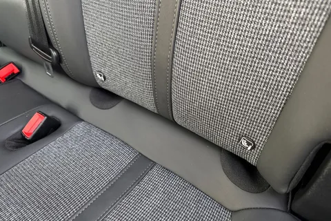 HY70OXT PEUGEOT 3008 1.2 PureTech Allure Euro 6 (s/s) 5dr Thumbnail #31