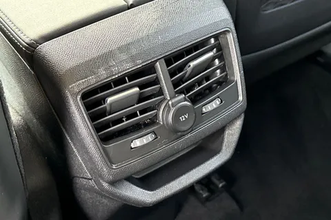 HY70OXT PEUGEOT 3008 1.2 PureTech Allure Euro 6 (s/s) 5dr Thumbnail #32