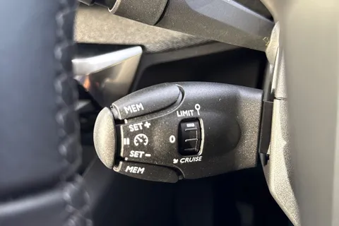 HY70OXT PEUGEOT 3008 1.2 PureTech Allure Euro 6 (s/s) 5dr Thumbnail #38