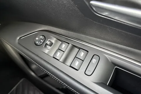HY70OXT PEUGEOT 3008 1.2 PureTech Allure Euro 6 (s/s) 5dr Thumbnail #39